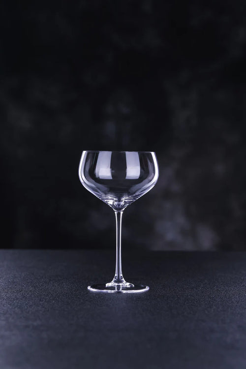 Verre en cristal Saphir Mirage, reflets profonds bleutés, idéal pour cocktails élégants